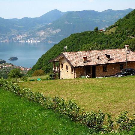 Вилла In A Green And Relaxing Atmosphere With Pool And Stunning Lake View Мароне Экстерьер фото