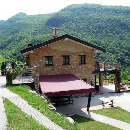 Вилла In A Green And Relaxing Atmosphere With Pool And Stunning Lake View Мароне Экстерьер фото