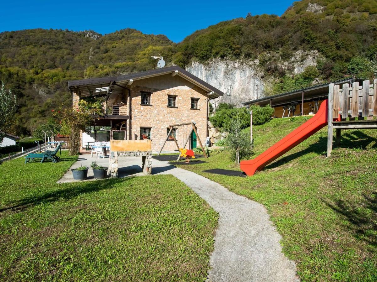 Вилла In A Green And Relaxing Atmosphere With Pool And Stunning Lake View Мароне Экстерьер фото