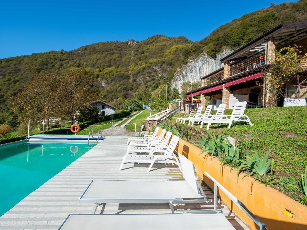 Вилла In A Green And Relaxing Atmosphere With Pool And Stunning Lake View Мароне Экстерьер фото