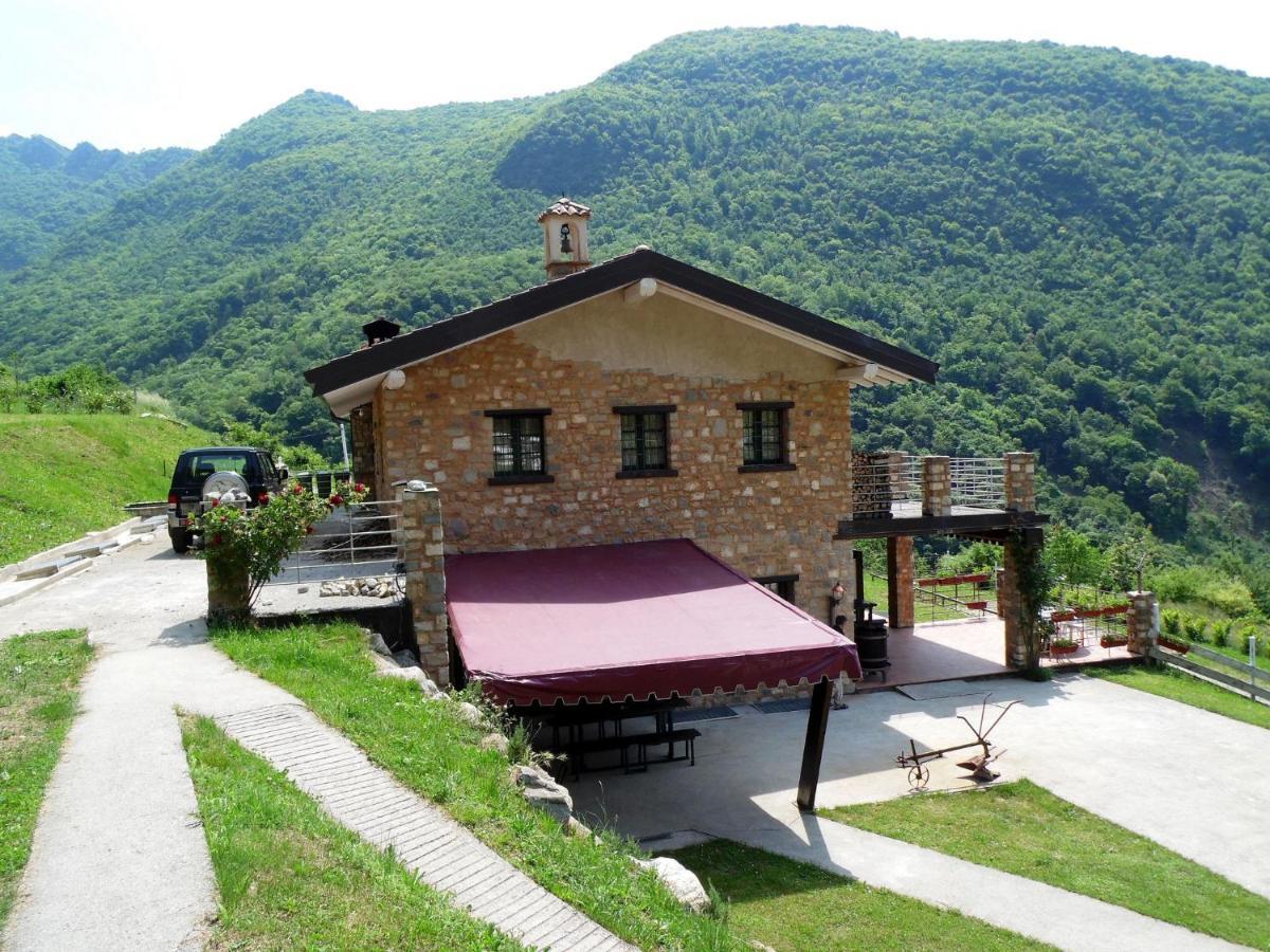 Вилла In A Green And Relaxing Atmosphere With Pool And Stunning Lake View Мароне Экстерьер фото